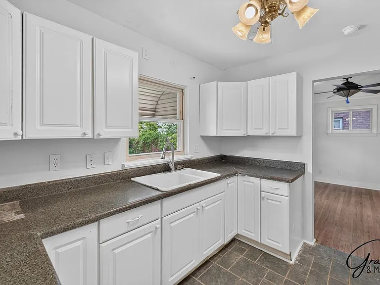 5911 Somerset Ave — Photo 8