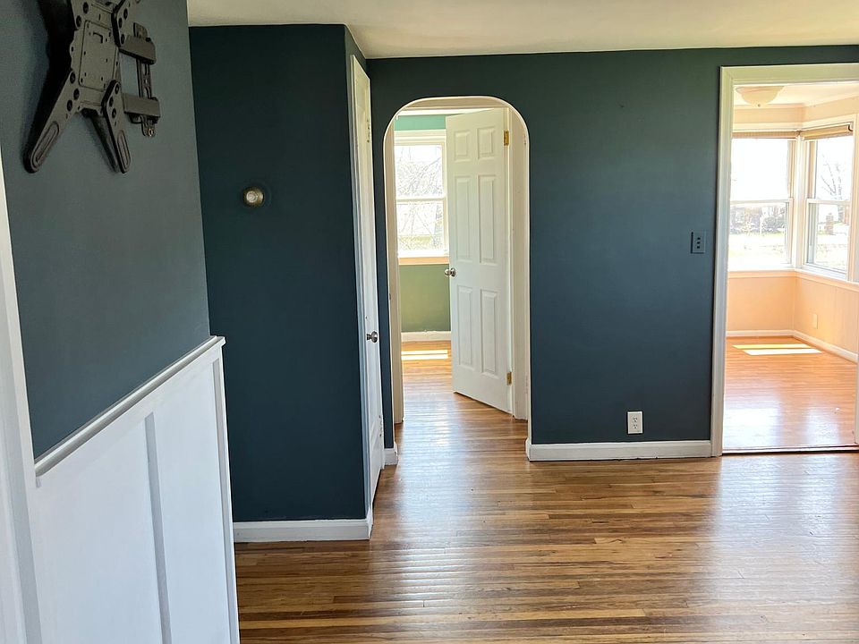 2nd image of 423 Market St