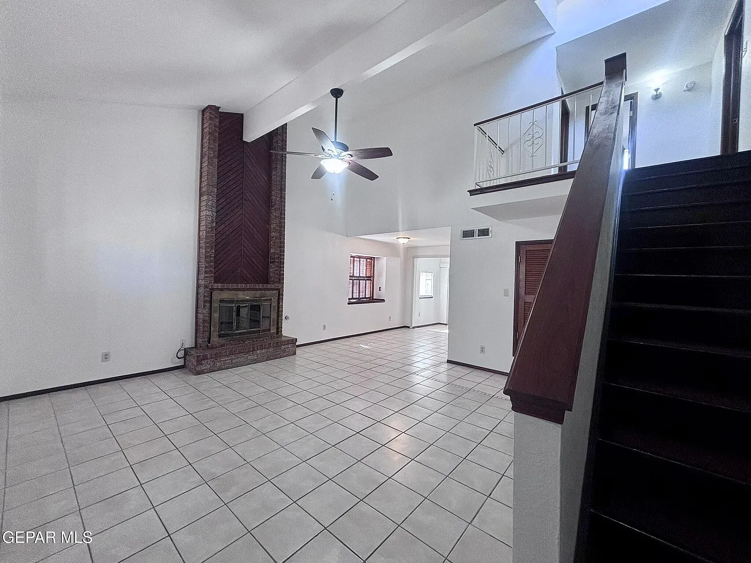 3 bed, 2.0 bath, 1880 sqft, $1,895 — Photo 3