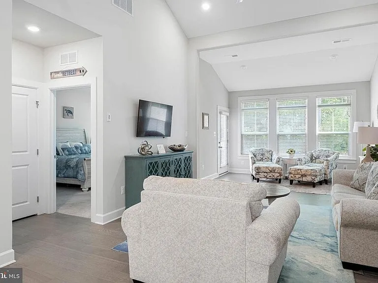 33776 Freeport Dr — Photo 14
