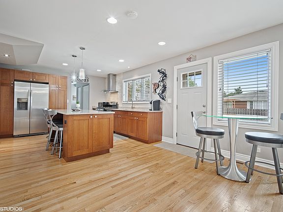 5th image of 610 S Saint Cecilia Dr