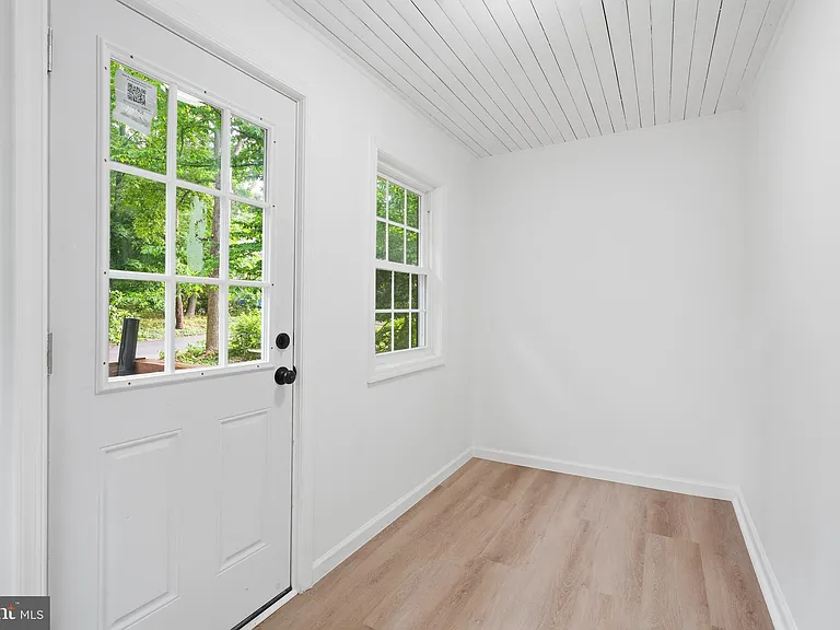 227 W Ferry Rd — Photo 5