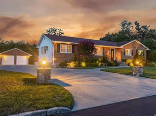 21 Maplewood Rd, West Babylon, NY 11704