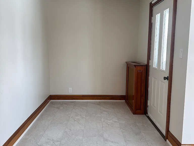 305 S Ogden St — Photo 2