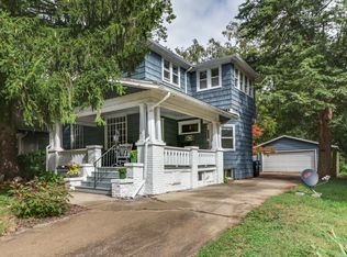 1004 Summit St, Bloomington, IL 61701