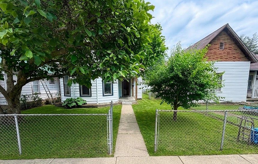 1st image of 1532 Woodley Ave