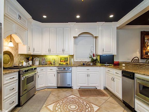 4th image of 106 Grand Isle Dr APT 1B