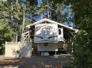 141 Outer Dr, Florence, OR 97439