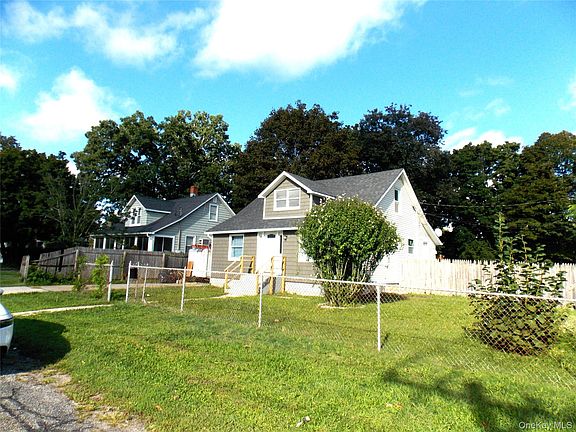 2nd image of 173 Ferndale Boulevard