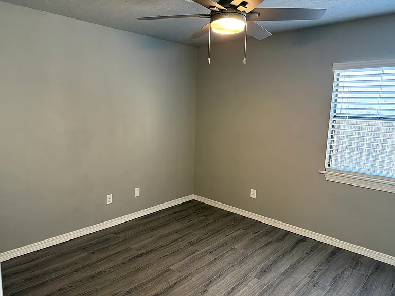 1008 S Lowry St — Photo 7