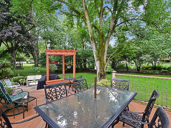 3rd image of 1128 Brentwood Pl