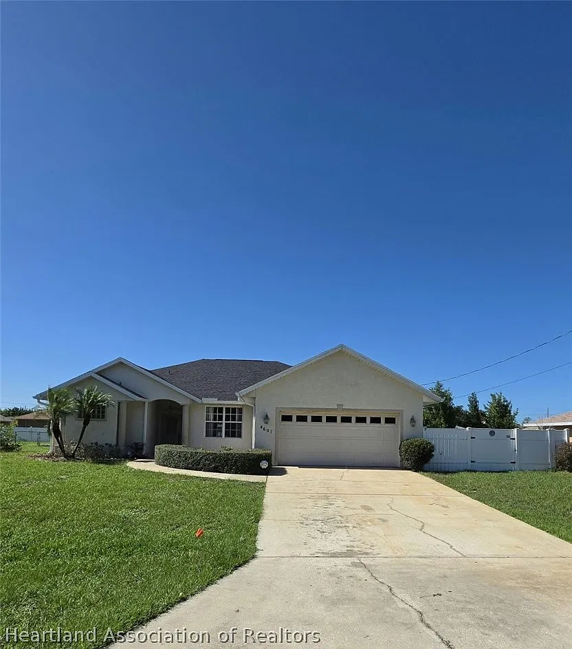 3 bed, 2.0 bath, 1789 sqft, $1,875 — Photo 1