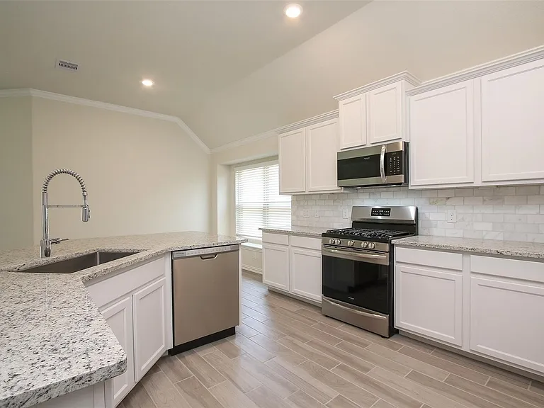 15230 Kickapoo Cavern Dr — Photo 13