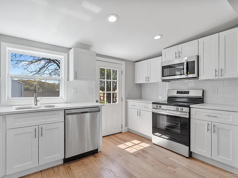 7600 Main Rd #1B — Photo 15