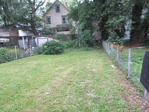 2nd image of 519 W Brady St