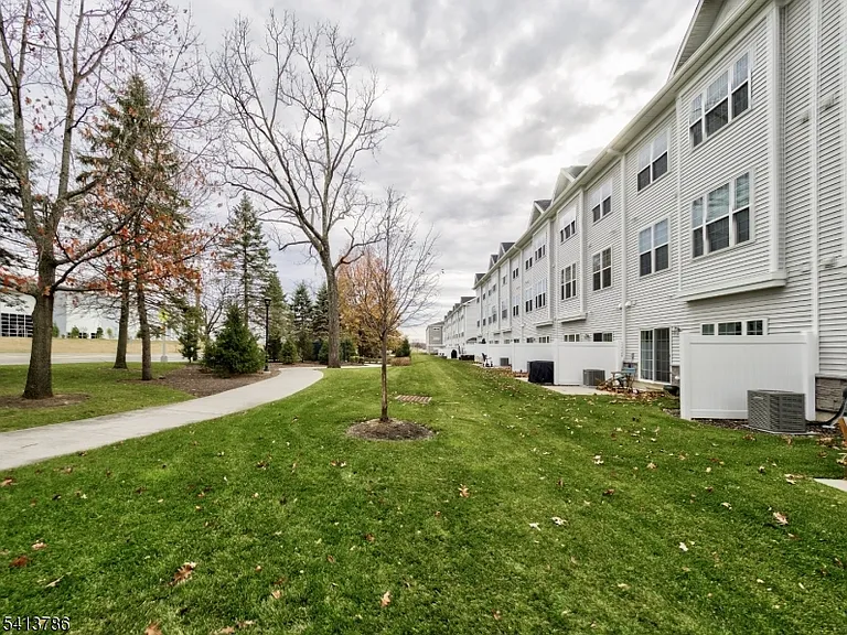 67 Veterans Way — Photo 33