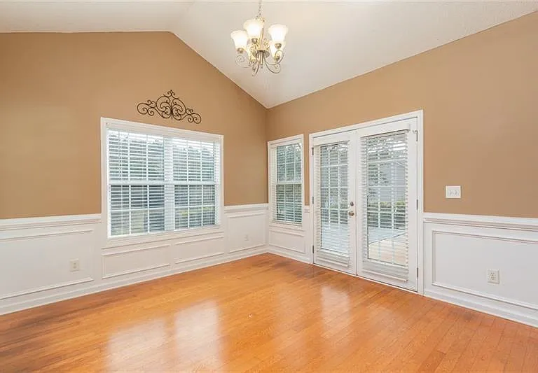 300 McKendree Ct — Photo 9