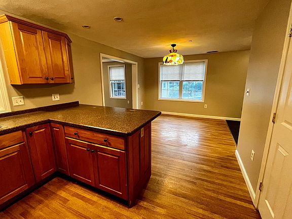 3rd image of 55 Dutton St