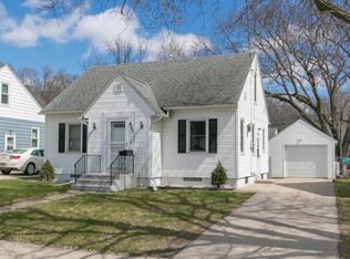 932 14th Ave NE, Rochester, MN 55906