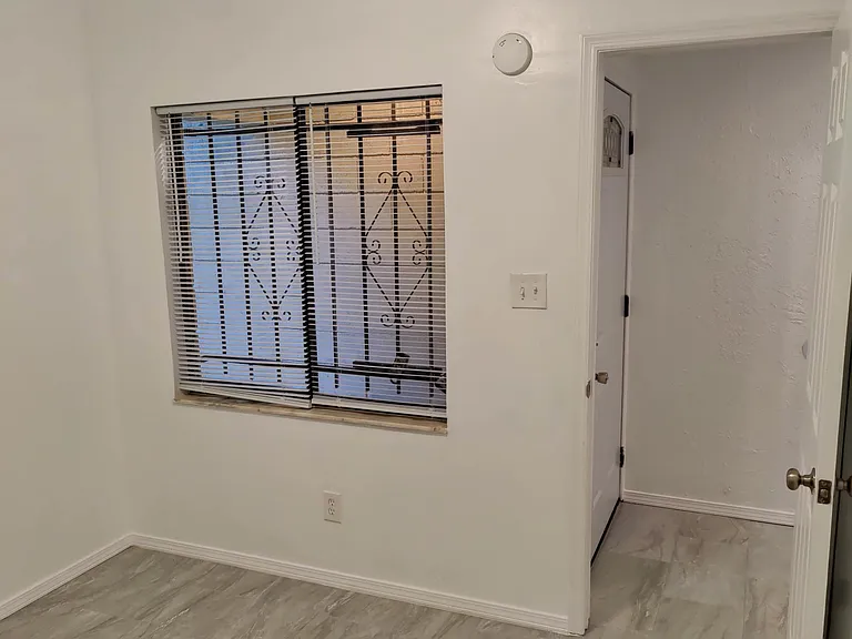 1826 SW 67th Ter — Photo 10