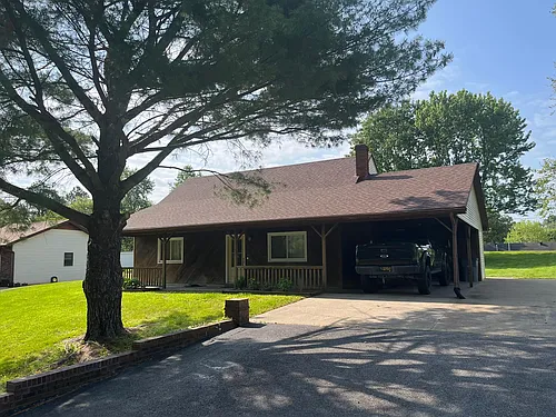 428 Wellington Dr Photo 1
