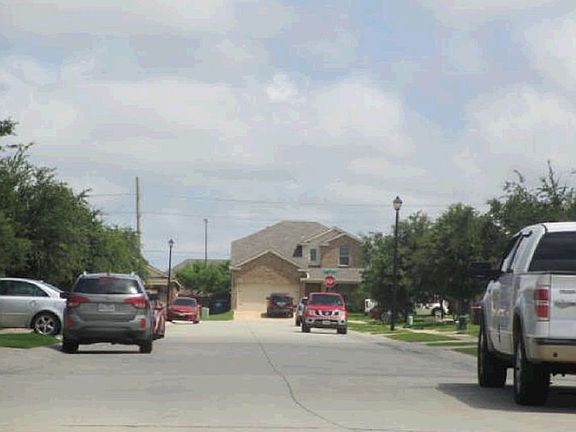 Exterior Neighborhood (street photo)