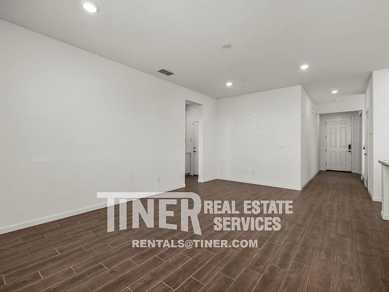 8082 Avanti Dr — Photo 14
