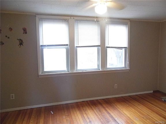 5th image of 98 Unger Ave
