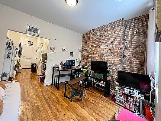 2nd image of 406 E 64th St APT 6