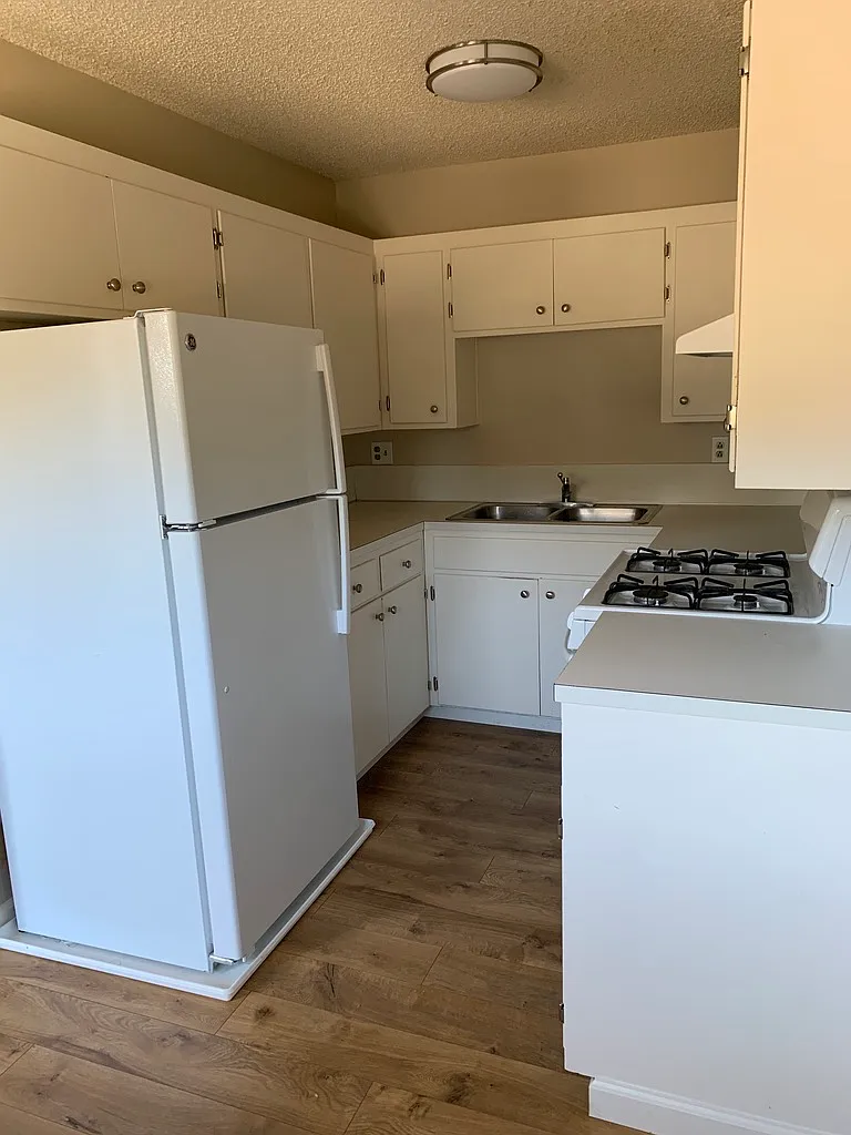 2 bed, 800 sqft, $2,800 — Photo 3