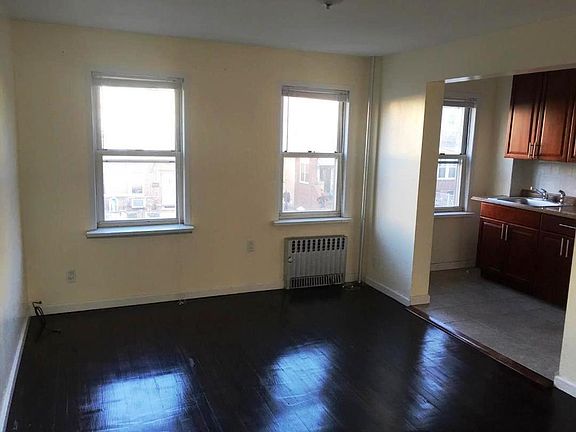 4th image of 2146 29th St #2