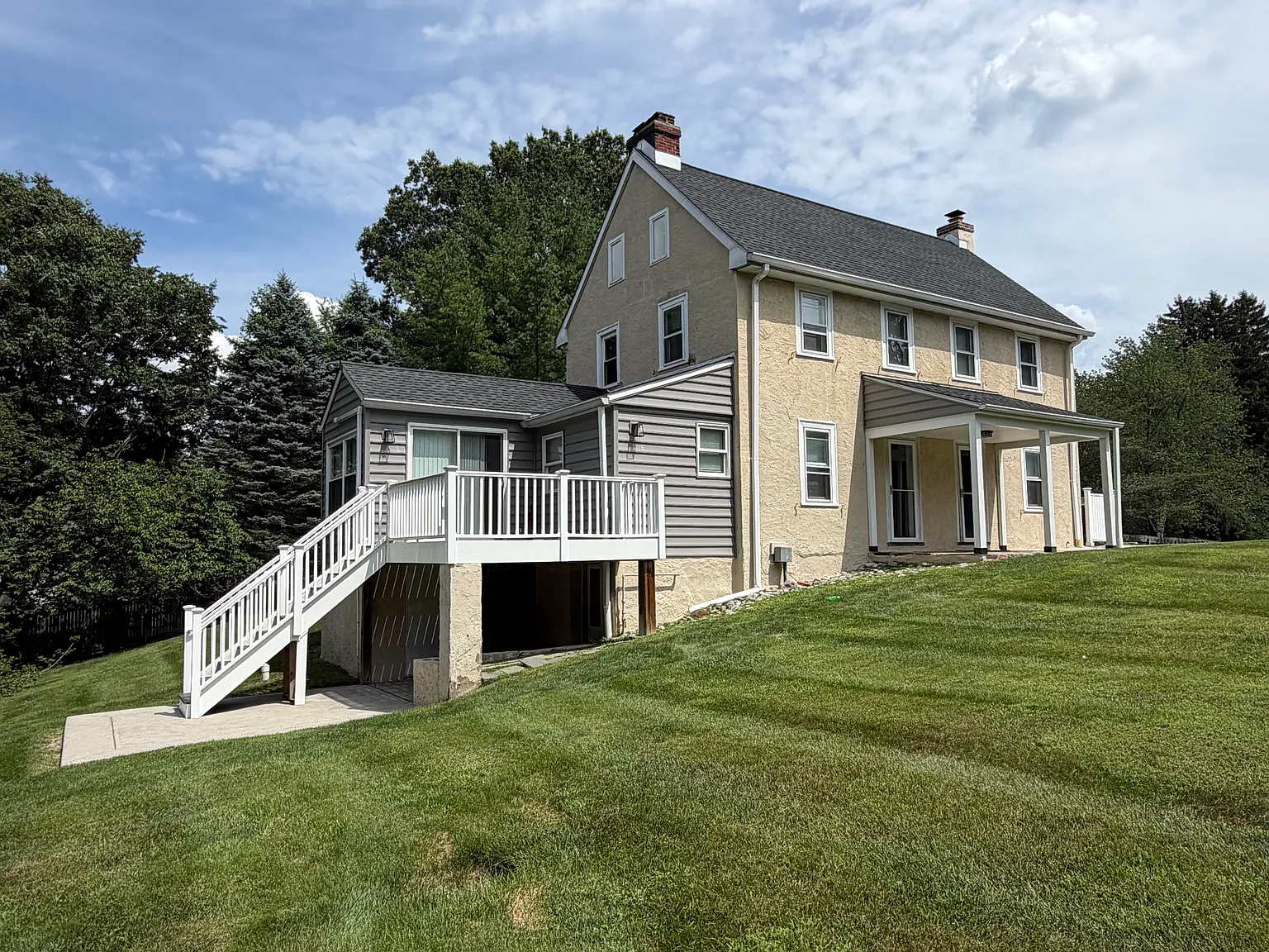 4 bed, 2.5 bath, 2392 sqft, $3,500 — Photo 3