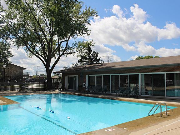5th image of 1910 W Hatherleigh Ct APT 2B