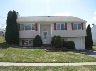 14 Mallard Ln, East Haven, CT 06512