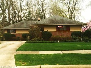 5600 Meadow Wood Blvd, Lyndhurst, OH 44124