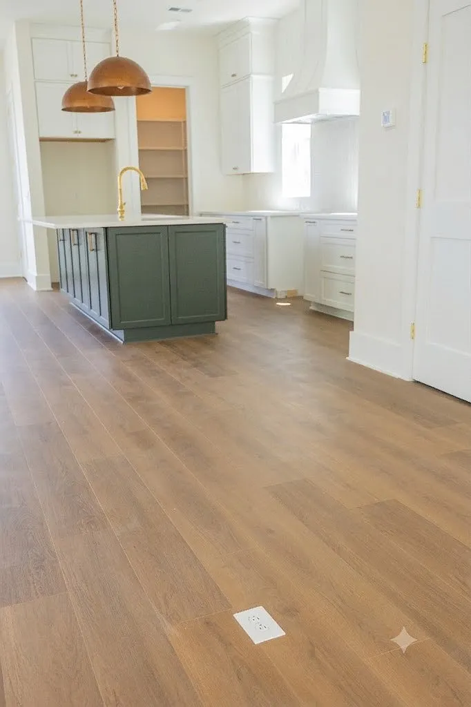 4 bed, 3.5 bath, 2377 sqft, $7,200 — Photo 3