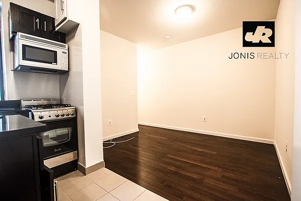 Rented by Jonis Realty | media 12