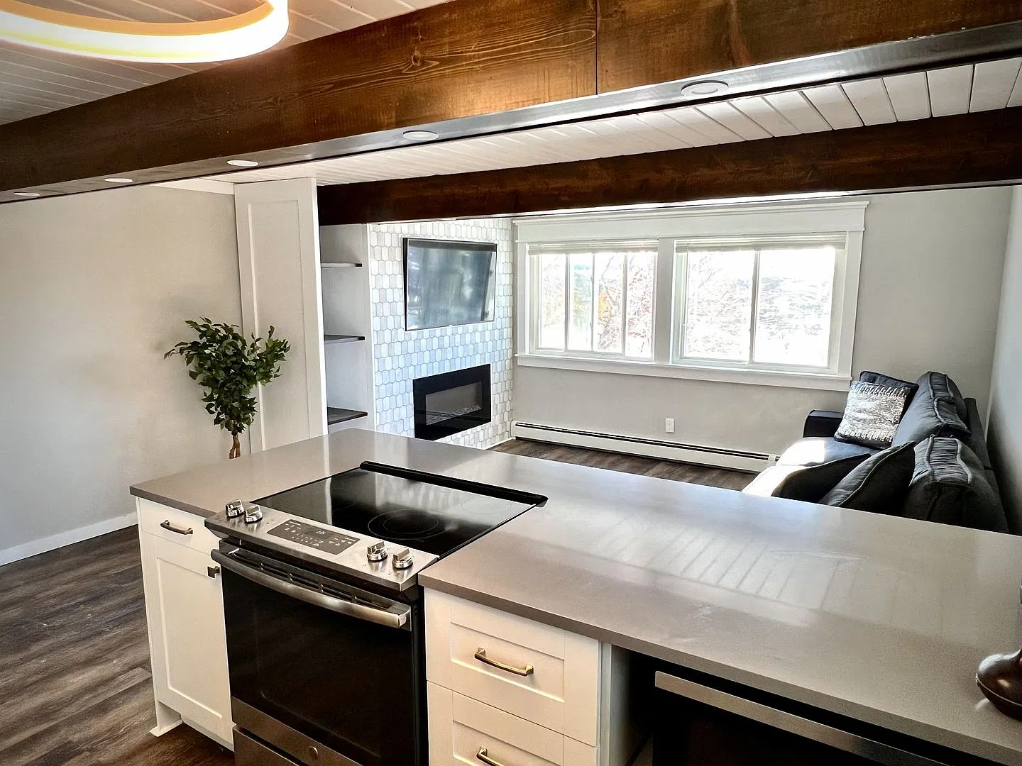 Delmar Court — Photo 2