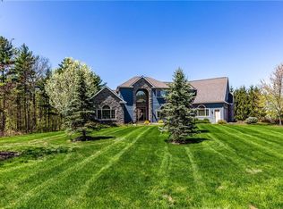 706 Front Royal Cir, Fayetteville, NY 13066