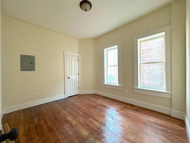 31 Dubois St #3 — Photo 6