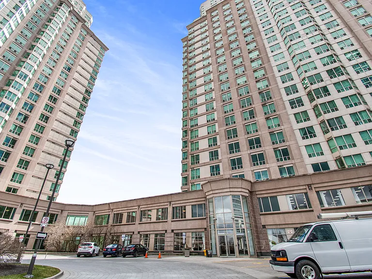 1 Lee Centre Dr — Photo 1