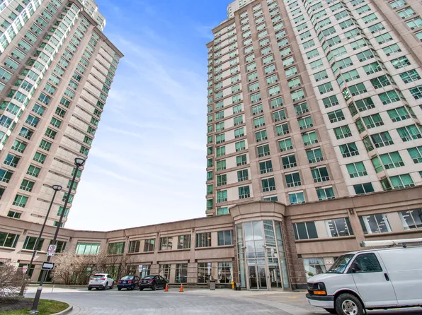 1 Lee Centre Dr, Toronto, ON