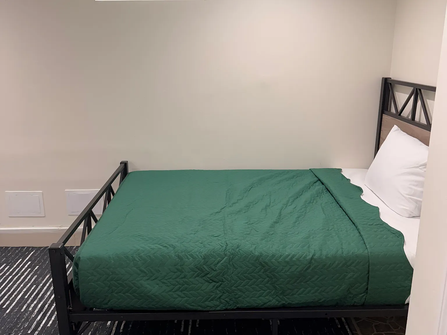 Studio, 1500 sqft, $1,000 — Photo 2
