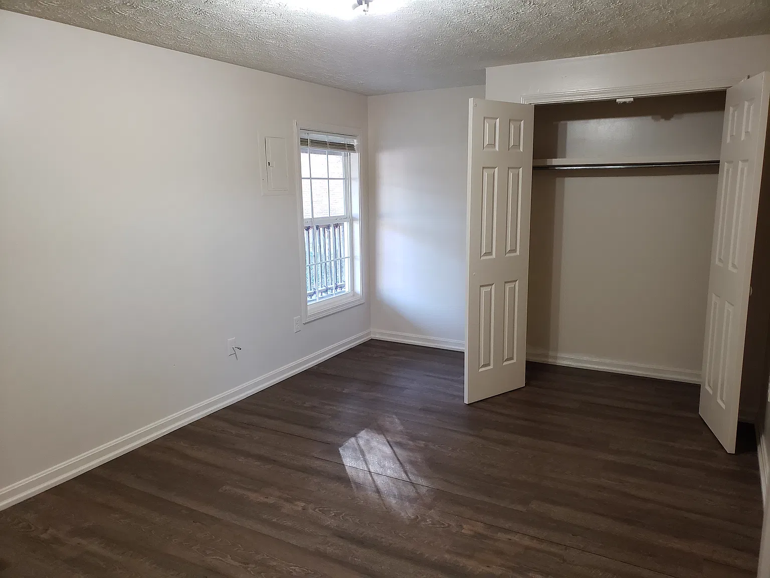 Hillcrest Apartments — Photo 3