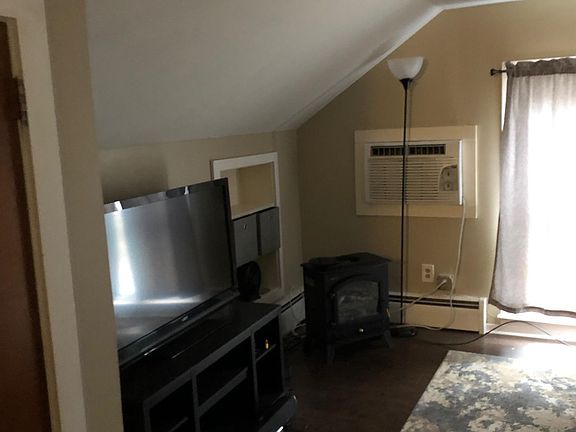 2nd image of 33 Rockhill St #5