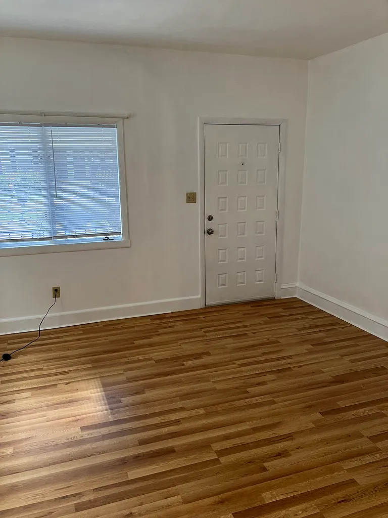 807 Grandview St — Photo 2