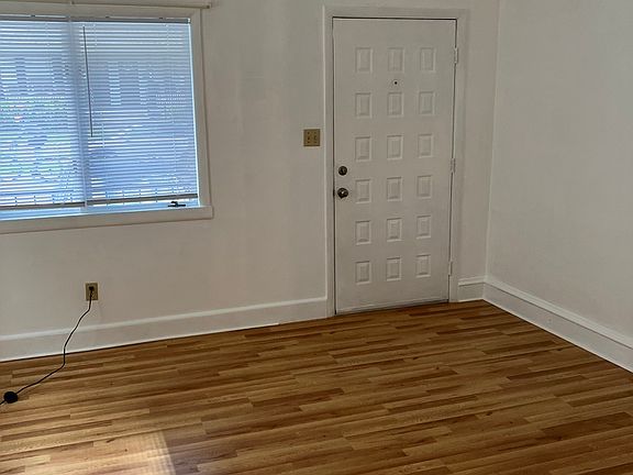 2nd image of 807 Grandview St
