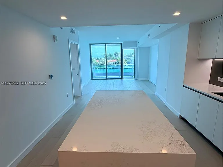 9221 E Bay Harbor Dr #307 — Photo 8