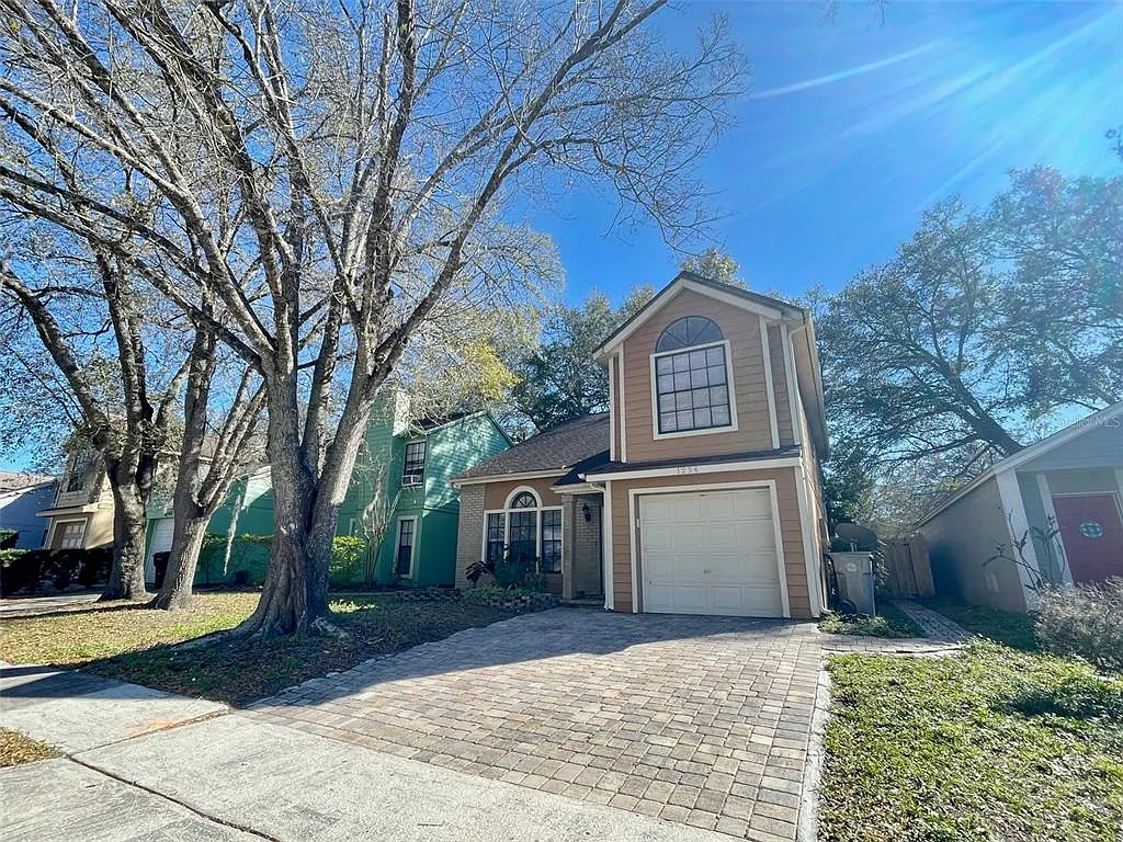 3 bed, 2.5 bath, 1570 sqft, $2,075 — Photo 2