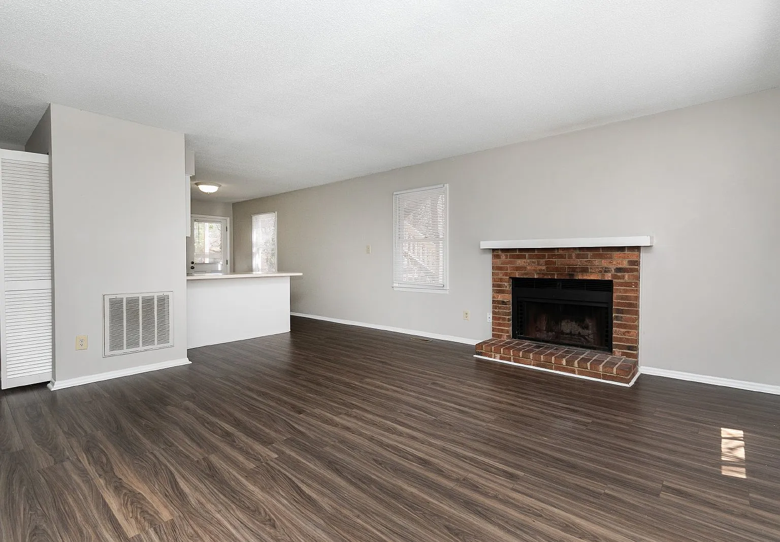 2 bed, 2.0 bath, 900 sqft, $1,350 — Photo 4